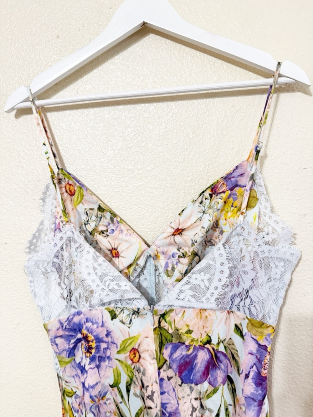 ASTR The Label Ivanna Floral Print Lace Panel Satin Maxi Dress in Purple NEW - Picture 12 of 13
